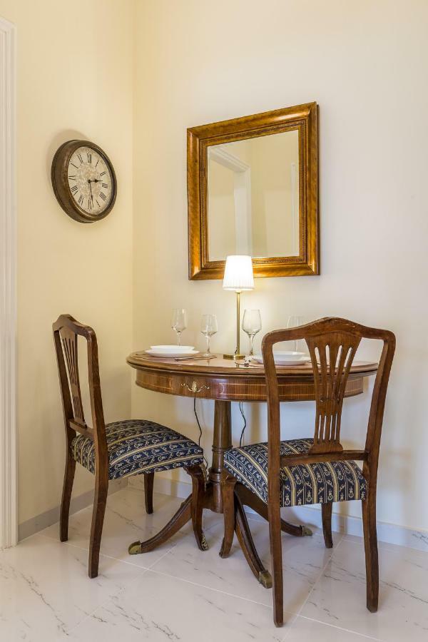 Chic Flat In Kolonaki Next To American Embassy 아테네 외부 사진